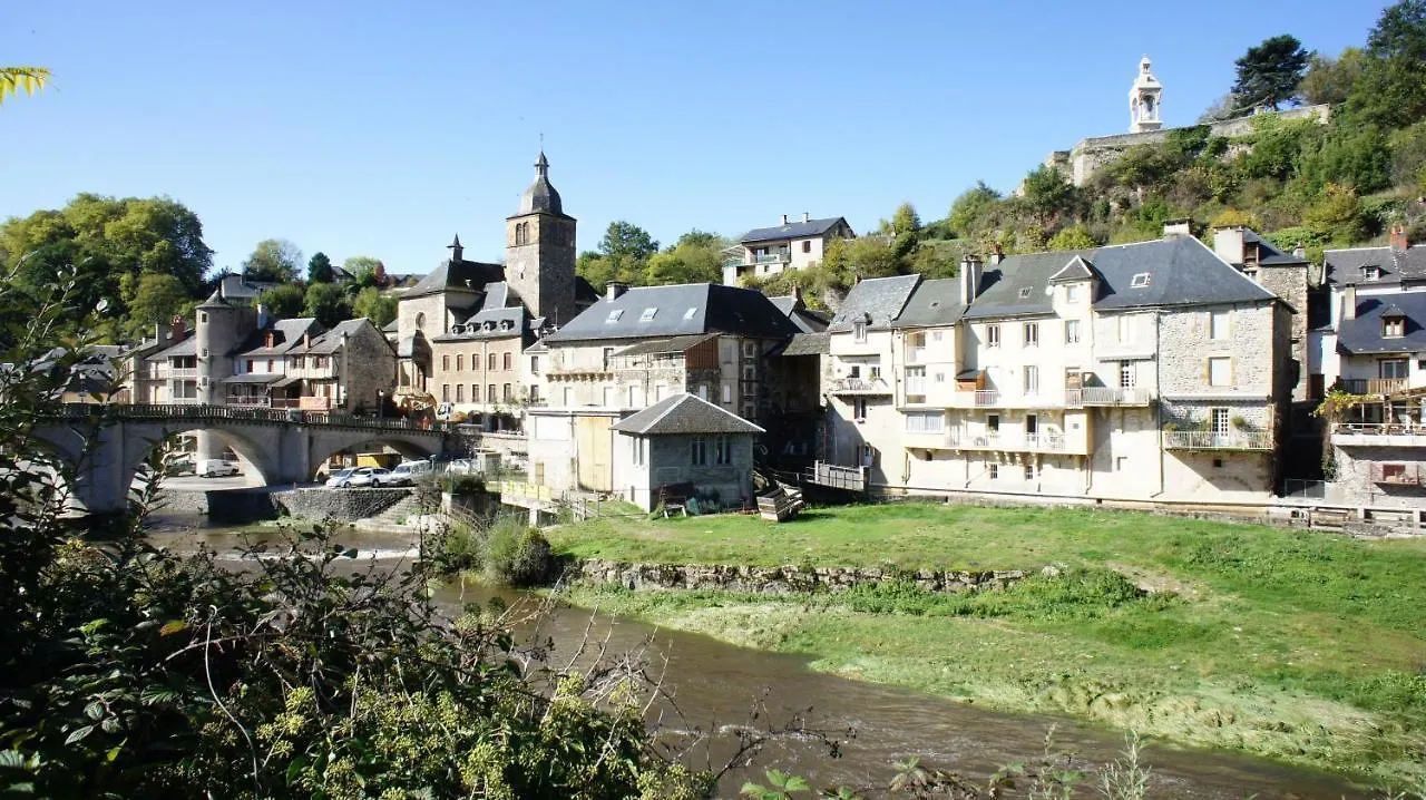 Chateau Ricard Saint-Geniez-dʼOlt