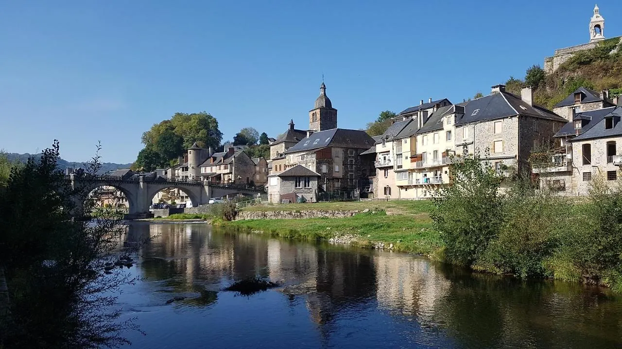 Chateau Ricard Saint-Geniez-dʼOlt Francie