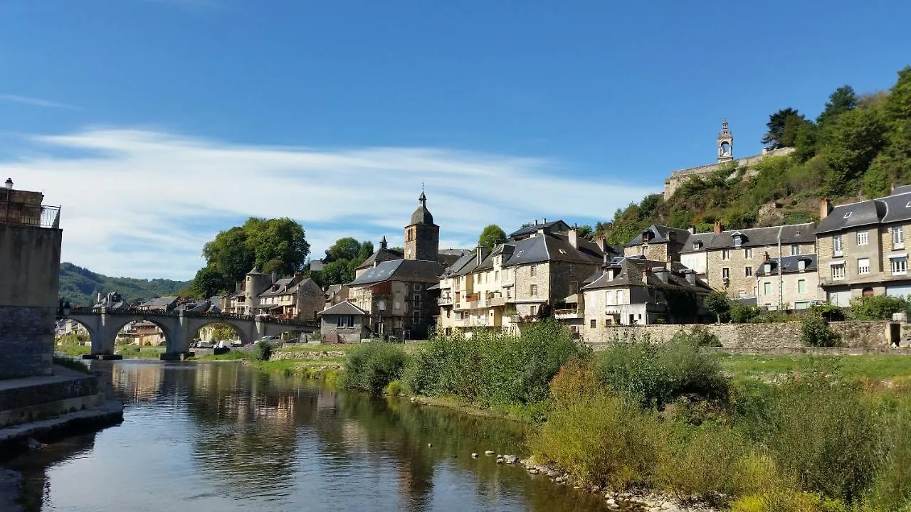 Chateau Ricard Saint-Geniez-dʼOlt