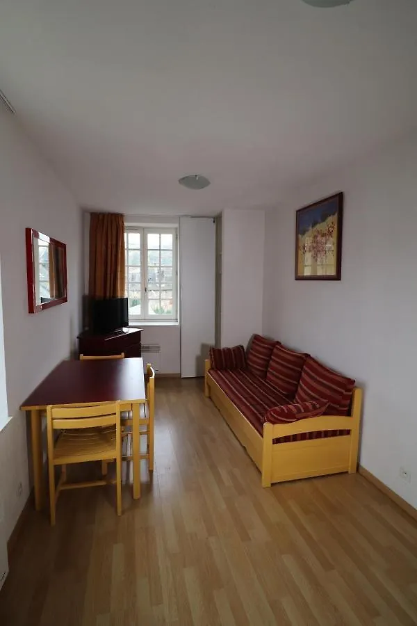 Aparthotel Chateau Ricard Saint-Geniez-dʼOlt