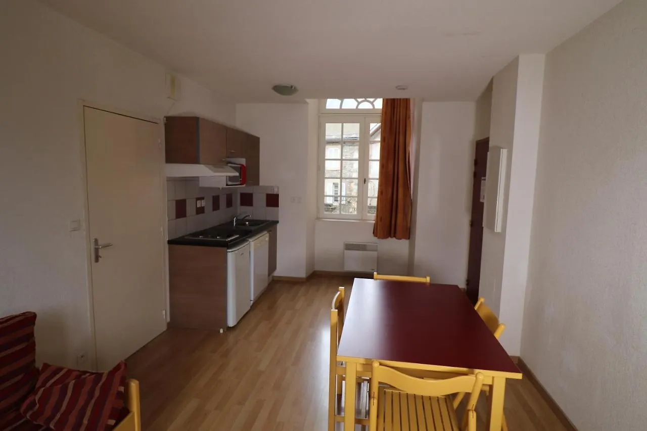 Aparthotel Chateau Ricard Saint-Geniez-dʼOlt