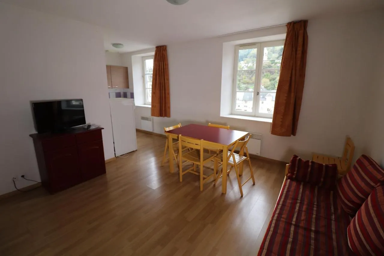 Aparthotel Chateau Ricard Saint-Geniez-dʼOlt